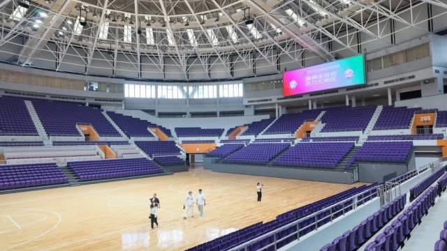 比利亚：传统9号位并没有消失，我非常欣赏阿尔瓦雷斯