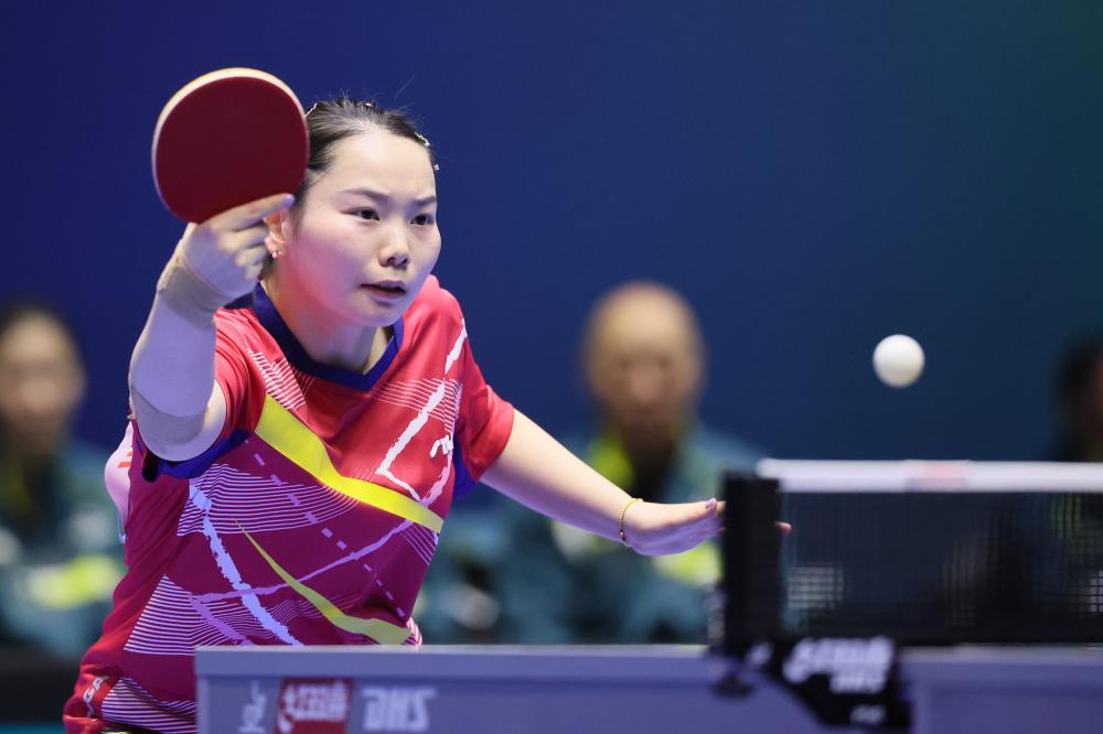 TA：范德芬的速度和力量令人难以置信；西蒙斯表现堪称完美